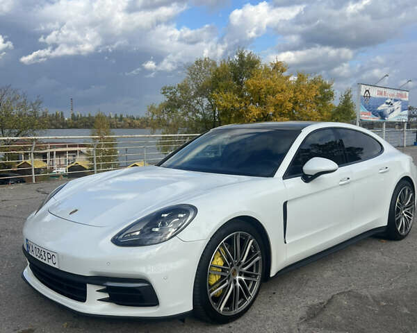 Білий Порше Panamera, об'ємом двигуна 3 л та пробігом 85 тис. км за 49999 $, фото 4 на Automoto.ua