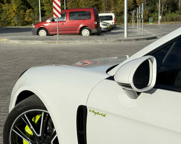 Білий Порше Panamera, об'ємом двигуна 2.89 л та пробігом 60 тис. км за 75000 $, фото 20 на Automoto.ua