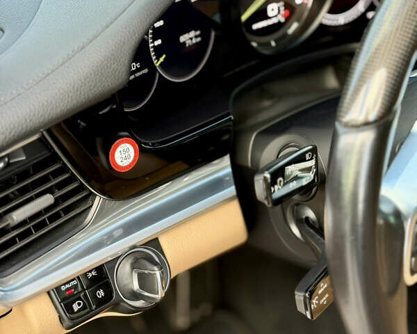 Білий Порше Panamera, об'ємом двигуна 2.89 л та пробігом 60 тис. км за 75000 $, фото 30 на Automoto.ua