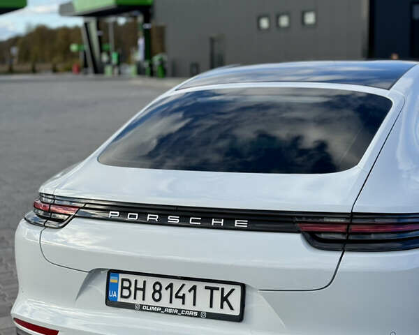 Білий Порше Panamera, об'ємом двигуна 2.89 л та пробігом 60 тис. км за 75000 $, фото 12 на Automoto.ua