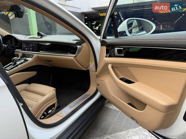 Білий Порше Panamera, об'ємом двигуна 2.9 л та пробігом 100 тис. км за 60000 $, фото 11 на Automoto.ua