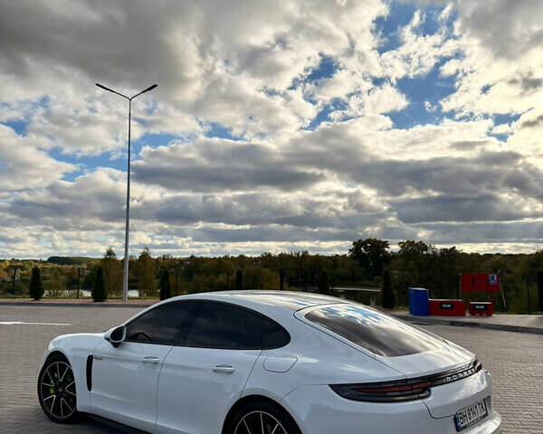 Білий Порше Panamera, об'ємом двигуна 2.89 л та пробігом 60 тис. км за 75000 $, фото 19 на Automoto.ua