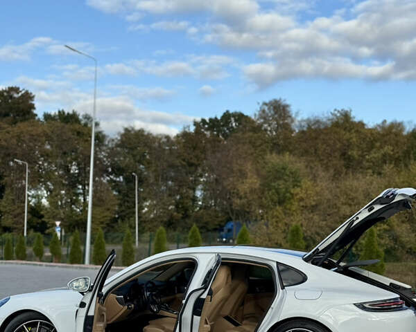 Білий Порше Panamera, об'ємом двигуна 2.89 л та пробігом 60 тис. км за 75000 $, фото 15 на Automoto.ua
