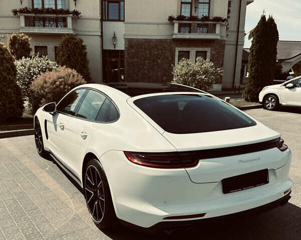 Белый Порше Панамера, объемом двигателя 3 л и пробегом 101 тыс. км за 48999 $, фото 3 на Automoto.ua