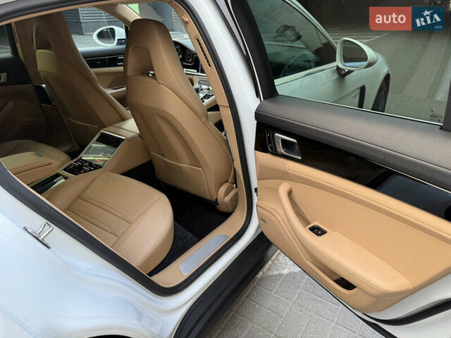 Білий Порше Panamera, об'ємом двигуна 2.9 л та пробігом 100 тис. км за 60000 $, фото 14 на Automoto.ua