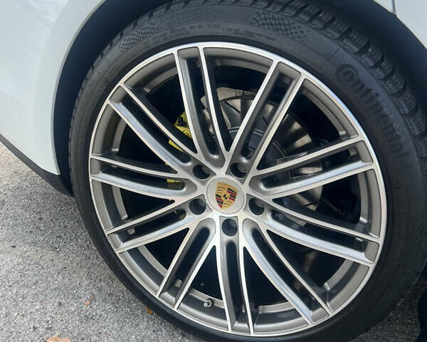 Білий Порше Panamera, об'ємом двигуна 3 л та пробігом 85 тис. км за 49999 $, фото 27 на Automoto.ua