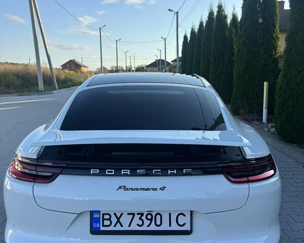Белый Порше Панамера, объемом двигателя 3 л и пробегом 98 тыс. км за 52500 $, фото 1 на Automoto.ua