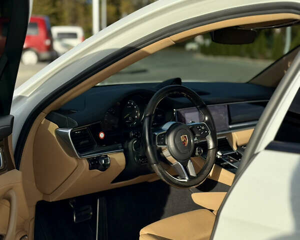 Білий Порше Panamera, об'ємом двигуна 2.89 л та пробігом 60 тис. км за 75000 $, фото 22 на Automoto.ua
