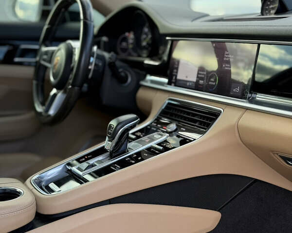 Білий Порше Panamera, об'ємом двигуна 2.89 л та пробігом 60 тис. км за 75000 $, фото 29 на Automoto.ua