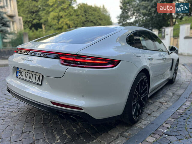 Белый Порше Панамера, объемом двигателя 3 л и пробегом 104 тыс. км за 49900 $, фото 2 на Automoto.ua