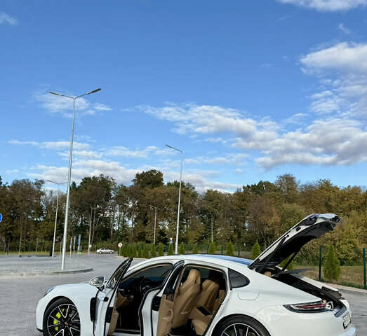 Білий Порше Panamera, об'ємом двигуна 2.89 л та пробігом 60 тис. км за 75000 $, фото 13 на Automoto.ua