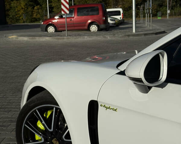 Білий Порше Panamera, об'ємом двигуна 2.89 л та пробігом 60 тис. км за 75000 $, фото 11 на Automoto.ua