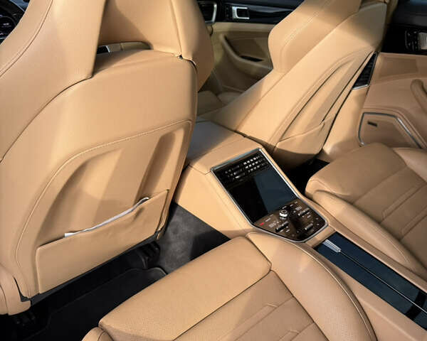 Білий Порше Panamera, об'ємом двигуна 2.89 л та пробігом 60 тис. км за 75000 $, фото 33 на Automoto.ua