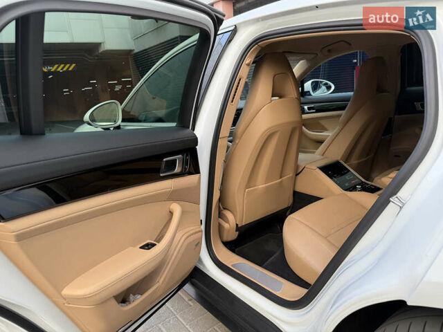 Білий Порше Panamera, об'ємом двигуна 2.9 л та пробігом 100 тис. км за 60000 $, фото 16 на Automoto.ua