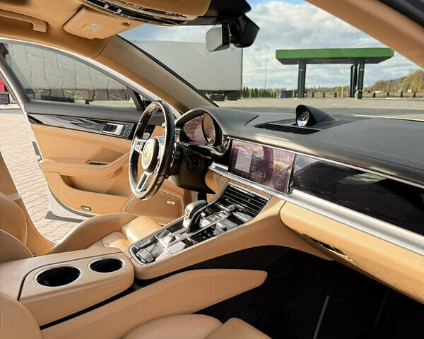 Білий Порше Panamera, об'ємом двигуна 2.89 л та пробігом 60 тис. км за 75000 $, фото 23 на Automoto.ua