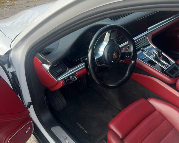 Білий Порше Panamera, об'ємом двигуна 3 л та пробігом 85 тис. км за 49999 $, фото 42 на Automoto.ua
