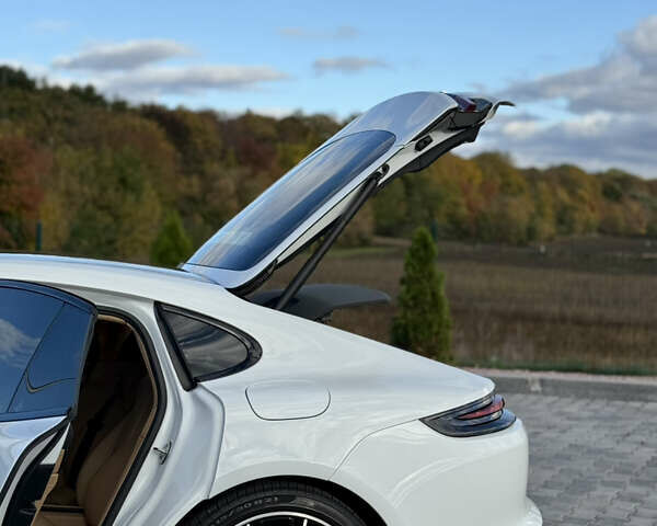 Білий Порше Panamera, об'ємом двигуна 2.89 л та пробігом 60 тис. км за 75000 $, фото 18 на Automoto.ua