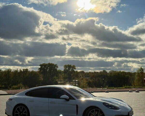 Білий Порше Panamera, об'ємом двигуна 2.89 л та пробігом 60 тис. км за 75000 $, фото 3 на Automoto.ua