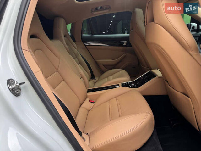 Білий Порше Panamera, об'ємом двигуна 3 л та пробігом 49 тис. км за 56000 $, фото 43 на Automoto.ua