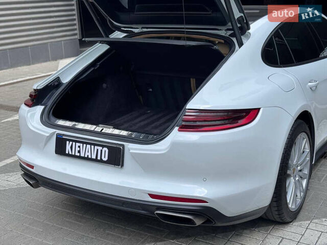 Білий Порше Panamera, об'ємом двигуна 3 л та пробігом 49 тис. км за 56000 $, фото 19 на Automoto.ua