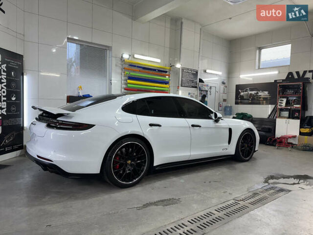 Белый Порше Панамера, объемом двигателя 4 л и пробегом 47 тыс. км за 89900 $, фото 2 на Automoto.ua