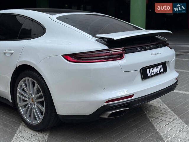 Білий Порше Panamera, об'ємом двигуна 3 л та пробігом 49 тис. км за 56000 $, фото 16 на Automoto.ua