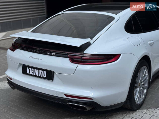 Білий Порше Panamera, об'ємом двигуна 3 л та пробігом 49 тис. км за 56000 $, фото 15 на Automoto.ua