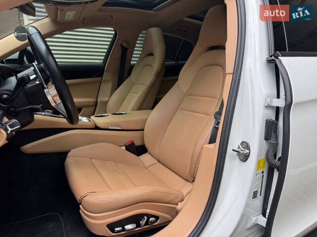 Білий Порше Panamera, об'ємом двигуна 3 л та пробігом 49 тис. км за 56000 $, фото 40 на Automoto.ua