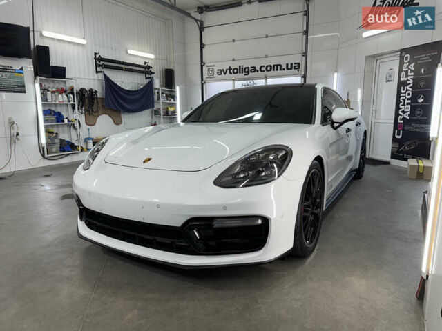 Белый Порше Панамера, объемом двигателя 4 л и пробегом 47 тыс. км за 89900 $, фото 1 на Automoto.ua