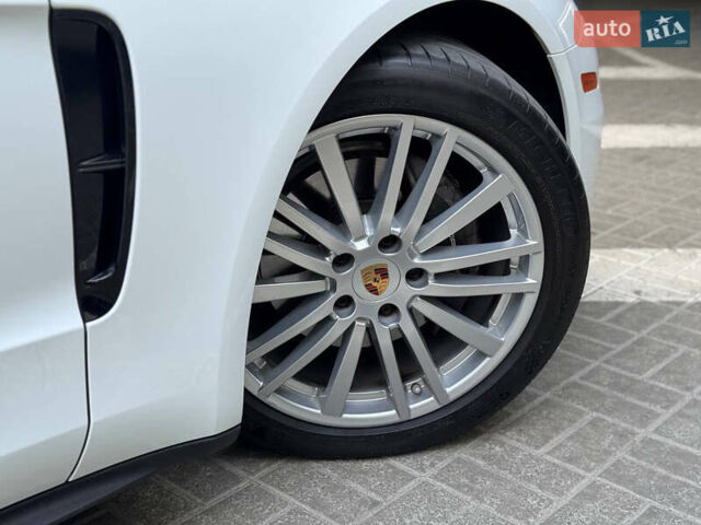 Білий Порше Panamera, об'ємом двигуна 3 л та пробігом 49 тис. км за 56000 $, фото 17 на Automoto.ua