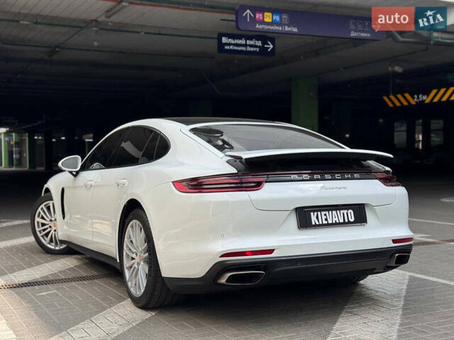 Білий Порше Panamera, об'ємом двигуна 3 л та пробігом 49 тис. км за 56000 $, фото 5 на Automoto.ua
