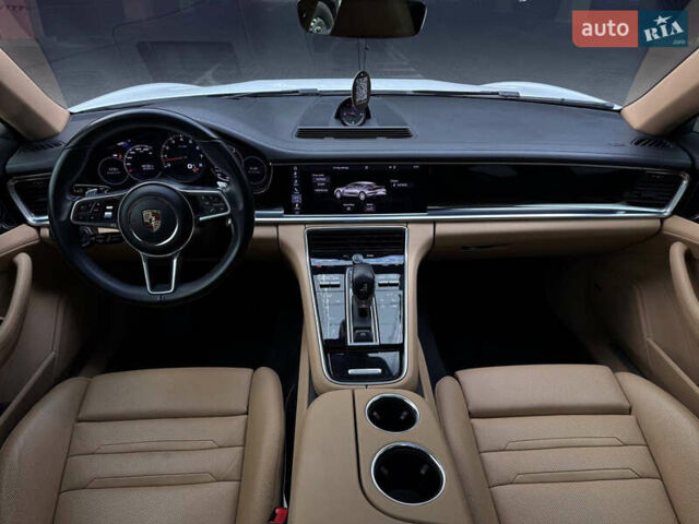 Білий Порше Panamera, об'ємом двигуна 3 л та пробігом 49 тис. км за 56000 $, фото 20 на Automoto.ua