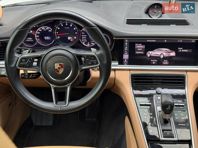 Білий Порше Panamera, об'ємом двигуна 3 л та пробігом 49 тис. км за 56000 $, фото 24 на Automoto.ua