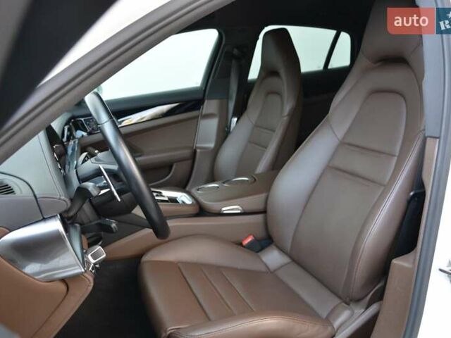 Белый Порше Панамера, объемом двигателя 2.89 л и пробегом 41 тыс. км за 107000 $, фото 3 на Automoto.ua