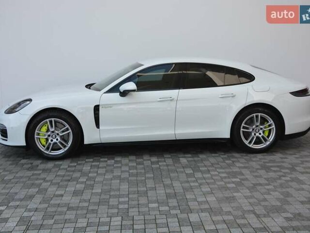 Белый Порше Панамера, объемом двигателя 2.89 л и пробегом 41 тыс. км за 107000 $, фото 1 на Automoto.ua