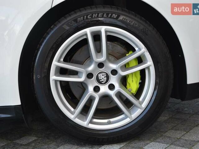 Белый Порше Панамера, объемом двигателя 2.89 л и пробегом 41 тыс. км за 107000 $, фото 9 на Automoto.ua