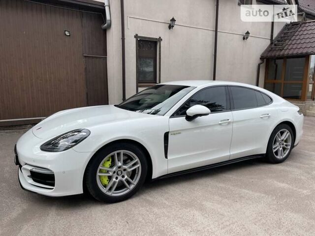 Білий Порше Panamera, об'ємом двигуна 2.89 л та пробігом 39 тис. км за 117500 $, фото 16 на Automoto.ua