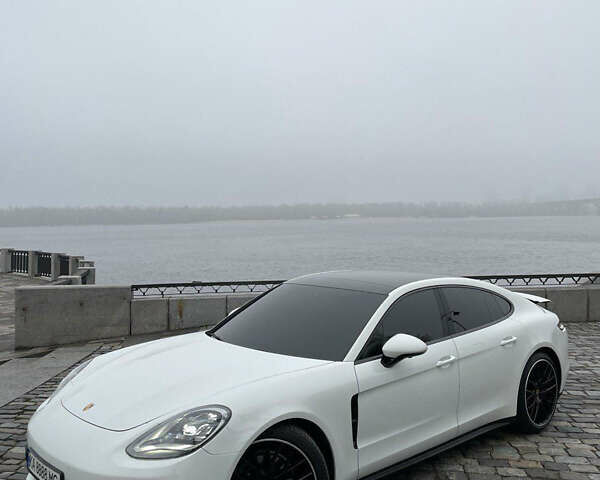 Білий Порше Panamera, об'ємом двигуна 2.89 л та пробігом 26 тис. км за 105000 $, фото 2 на Automoto.ua