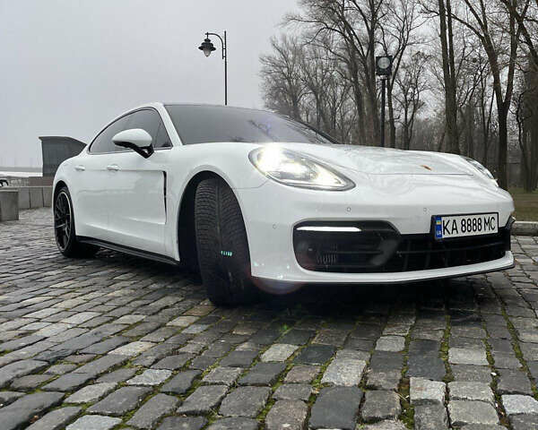 Білий Порше Panamera, об'ємом двигуна 2.89 л та пробігом 26 тис. км за 105000 $, фото 1 на Automoto.ua