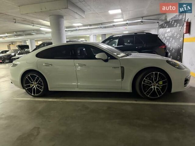 Белый Порше Панамера, объемом двигателя 3 л и пробегом 20 тыс. км за 119500 $, фото 2 на Automoto.ua