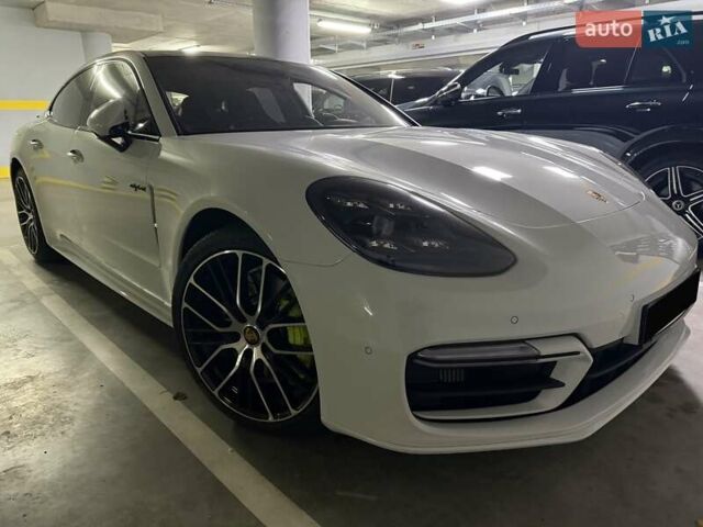 Белый Порше Панамера, объемом двигателя 3 л и пробегом 20 тыс. км за 119500 $, фото 1 на Automoto.ua