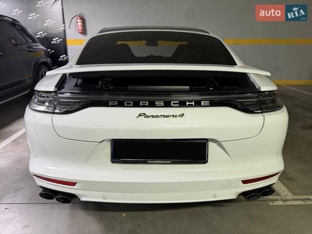 Белый Порше Панамера, объемом двигателя 3 л и пробегом 20 тыс. км за 119500 $, фото 4 на Automoto.ua