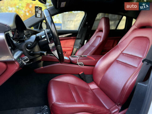 Белый Порше Панамера, объемом двигателя 2.89 л и пробегом 91 тыс. км за 65000 $, фото 18 на Automoto.ua