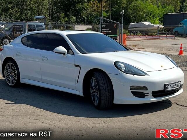 Белый Порше Панамера, объемом двигателя 4.8 л и пробегом 195 тыс. км за 20500 $, фото 1 на Automoto.ua