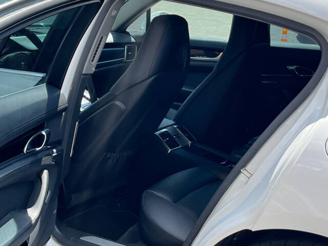 Белый Порше Панамера, объемом двигателя 3 л и пробегом 140 тыс. км за 30000 $, фото 16 на Automoto.ua