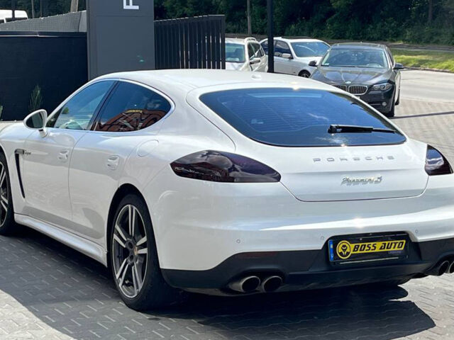 Белый Порше Панамера, объемом двигателя 3 л и пробегом 140 тыс. км за 30000 $, фото 3 на Automoto.ua