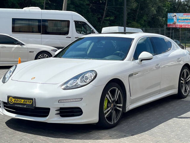 Белый Порше Панамера, объемом двигателя 3 л и пробегом 140 тыс. км за 30000 $, фото 2 на Automoto.ua
