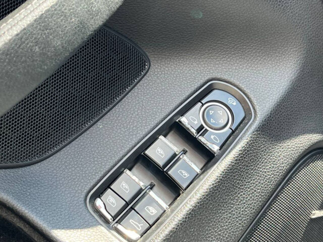 Белый Порше Панамера, объемом двигателя 3 л и пробегом 140 тыс. км за 30000 $, фото 7 на Automoto.ua