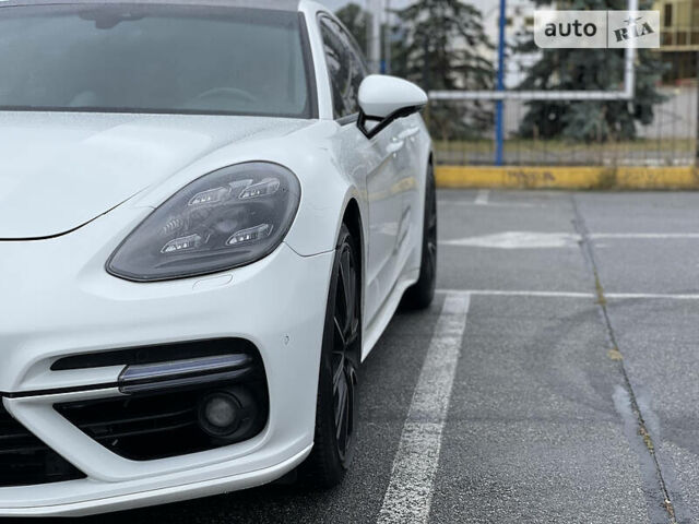 Білий Порше Panamera, об'ємом двигуна 3 л та пробігом 76 тис. км за 66000 $, фото 1 на Automoto.ua