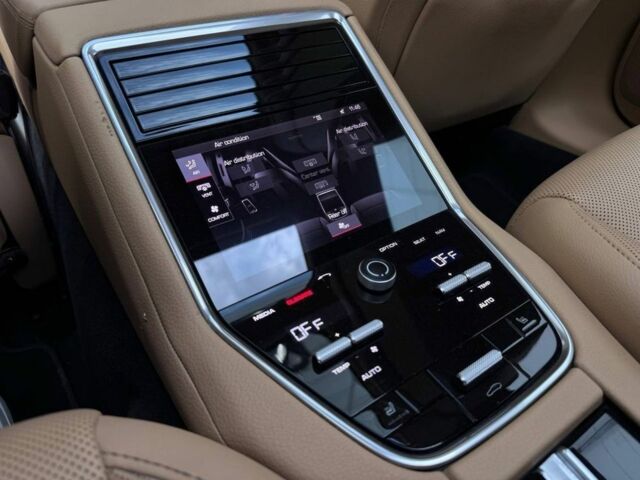 Белый Порше Панамера, объемом двигателя 3 л и пробегом 49 тыс. км за 56000 $, фото 6 на Automoto.ua